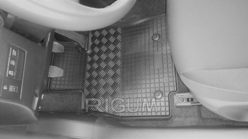 Резиновые коврики подходят для автомобилей MAZDA 2 2015-