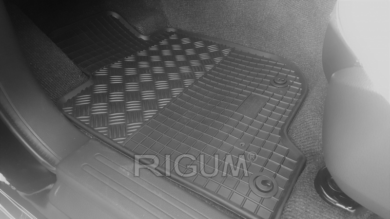 Rubber mats suitable for MITSUBISHI L200 2015-