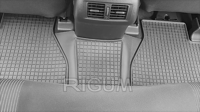 Rubber mats suitable for NISSAN Navara 2016- LUX + tunel