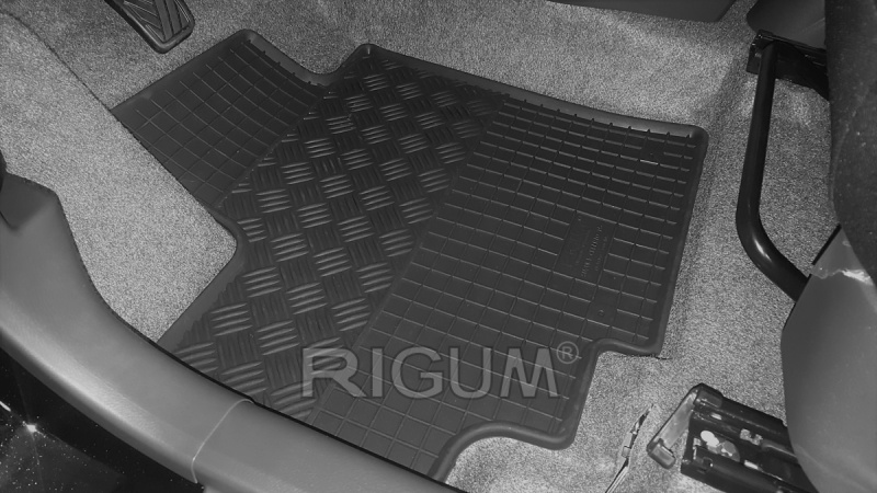 Резиновые коврики подходят для автомобилей SUZUKI Celerio 2015-