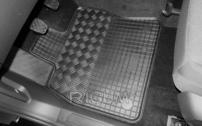 Резиновые коврики подходят для автомобилей VW Golf VII 2012-