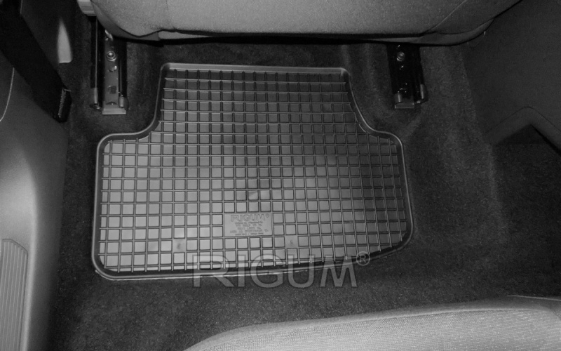 Резиновые коврики подходят для автомобилей VW Golf VII 2012-