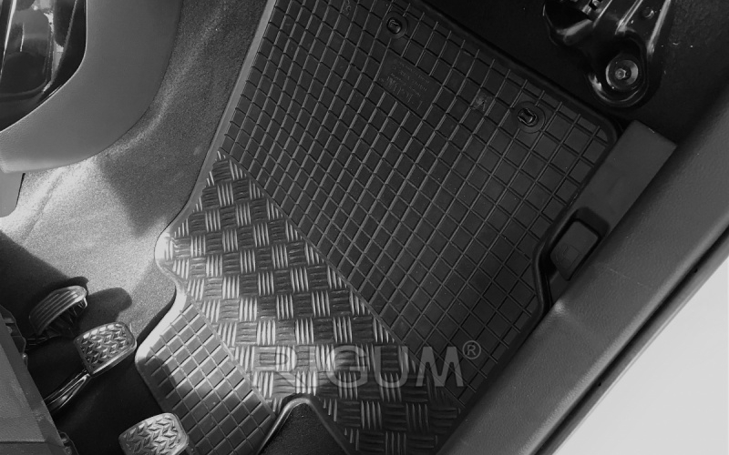 Резиновые коврики подходят для автомобилей TOYOTA Yaris 2012-
