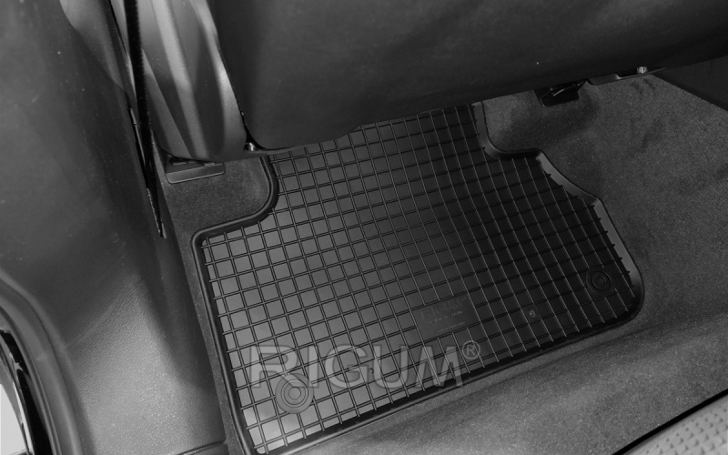 Резиновые коврики подходят для автомобилей AUDI Q5 2017-