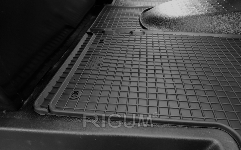 Rubber mats suitable for VW T5 Transporter/Caravelle/Multivan 3 seats 2003-