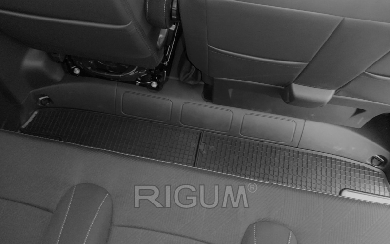 Rubber mats suitable for RENAULT Trafic 2021- 2.řada