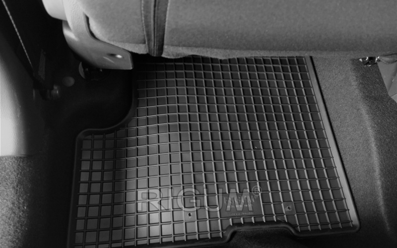 Резиновые коврики подходят для автомобилей DACIA Duster 2018-
