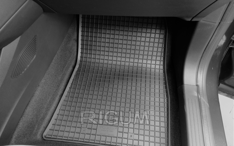 Резиновые коврики подходят для автомобилей RENAULT Captur Hybrid 2020-