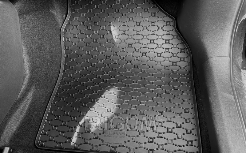 Резиновые коврики подходят для автомобилей TOYOTA Aygo X 2022-