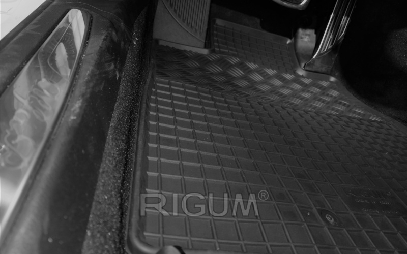 Резиновые коврики подходят для автомобилей ALFA Romeo Giulia 4x4 2016-