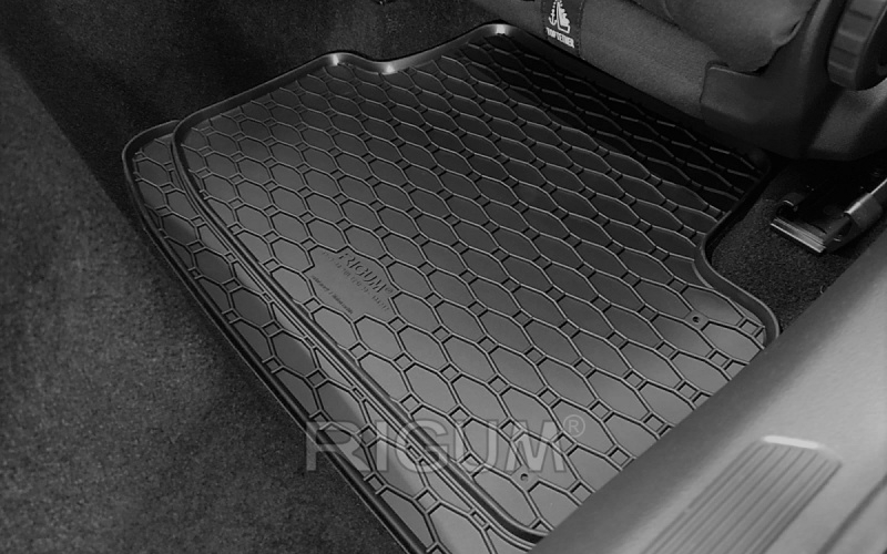 Rubber mats suitable for VW Golf VIII eTSI Variant 2020-
