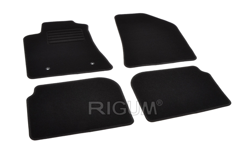 The textile carpets fit to Toyota Avensis 2003-2009
